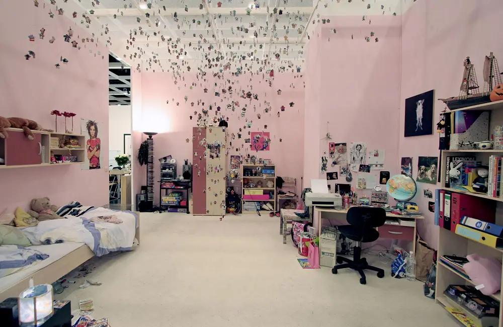 pink dorm room